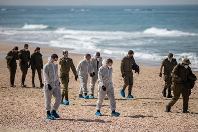חיילי צה"ל מנקים חופים