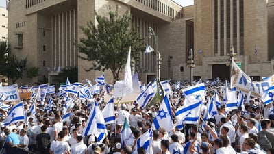 נכנעו ללחץ: המשטרה ביטלה את מצעד הדגלים