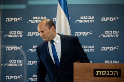 בנט – ימינה או שמאלה?