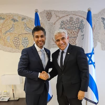 לפני הנסיעה: לפיד נפגש עם שגריר האמירויות בישראל