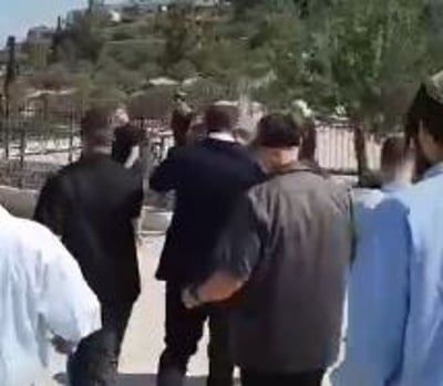 כהנא הותקף באזכרה של הרב קוק: "צא, טמא". צפו