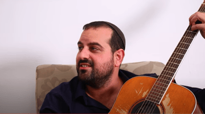 צפו: אל תעזבי עדיין? עקיבא ואנדרדוס במערכון קורע
