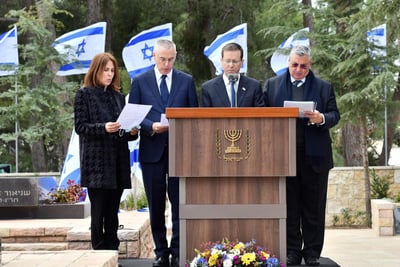 צפו: הבת של אורה הרצוג אומרת עליה קדיש