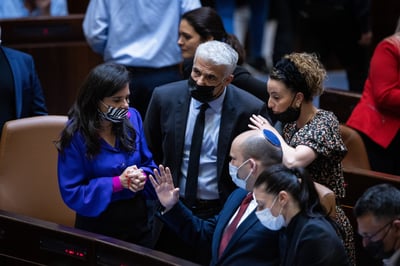 שיחה קשה בין לפיד לשקד: 'אני עם האירוע הזה סיימתי'