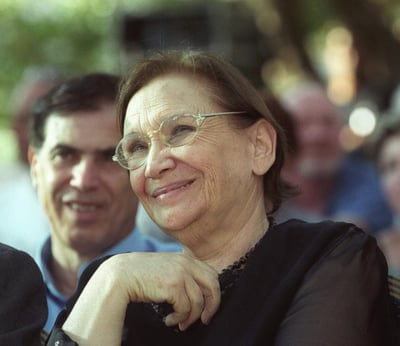 חברי "זהו זה" בביצוע לשירה של נעמי שמר