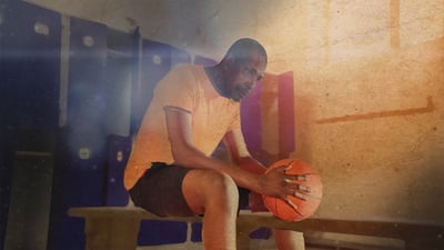 מה הסיבה שאגדת הכדורסל אולסי פרי במסע בישראל?