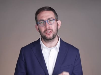 צפו: הרב קנייבסקי כיהן בשלושה תפקידים