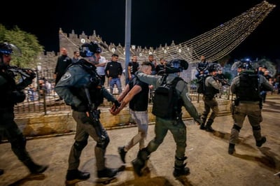 מעצר מתפרע בשער שכם (ג'אמל עוואד/פלאש90)