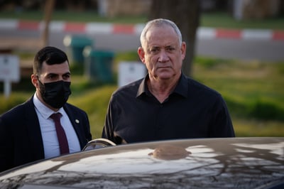 גנץ: "אני יודע מה מנסים לעשות לי מאחורי הגב"