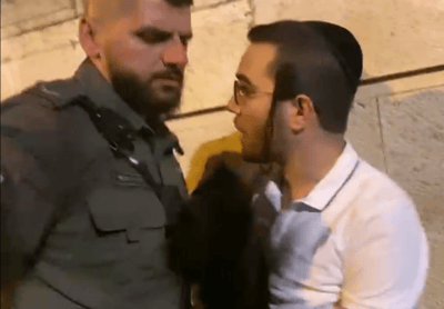 בהפגנת הימין: שוטרים תקפו עיתונאי חרדי | צפו