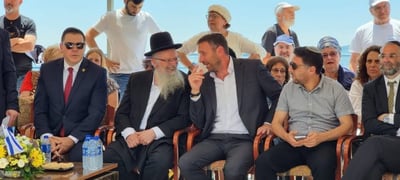 כהנא משוחח עם הרב אליהו