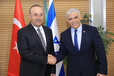 צ'בושולו: לטורקיה צריך להיות חלק בפתרון הסכסוך