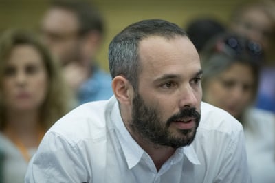 העיתונאי לשעבר הכריז כי יתמודד במפלגת העבודה