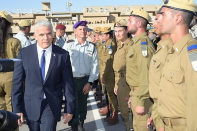 יאיר לפיד בטקס (סטילס: עמוס בן גרשום/ לע"מ)