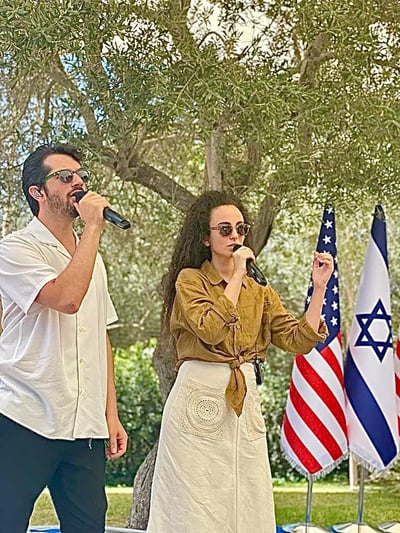 קורע: יובל דיין ורן דנקר בחזרות להופעה מול ביידן