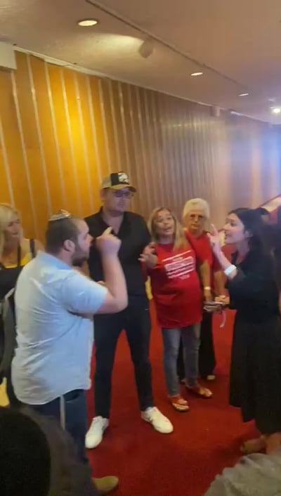 צפו: הדר מוכתר בוויכוח סוער מול צעיר סרוג