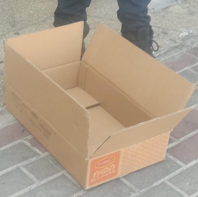 עכו: תינוק בן מספר ימים נמצא בתוך קרטון