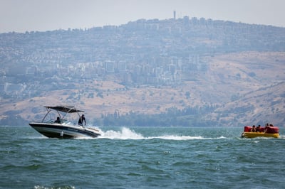 טביעה בחוף כינר: גבר כבן 70 במצב אנוש