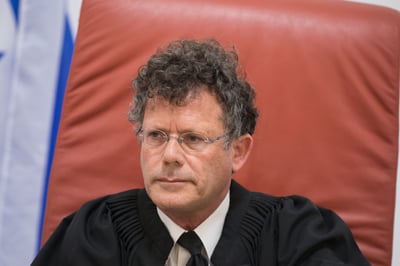 יו"ר ועדת הבחירות יצחק עמית הוכתם בכתם פוליטי