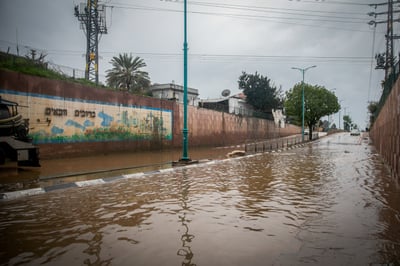 מזג האוויר הסוער: הצפות ושיבושים ברכבות. צפו