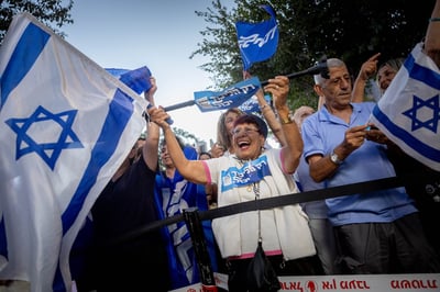 תומכי ליכוד בתקופת הבחירות (צילום: יונתן זינדל, פלאש 90)