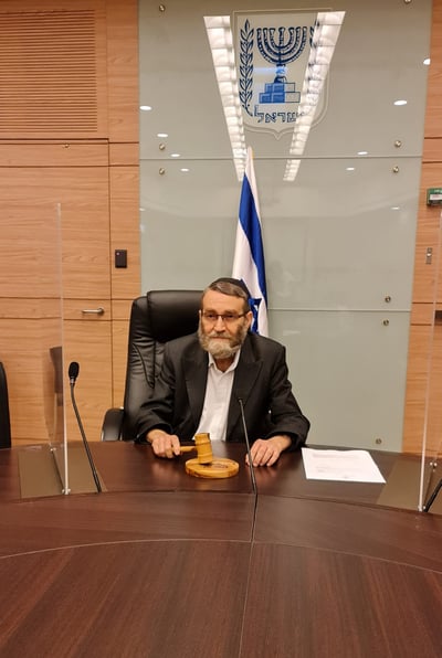 אחרי שנה וחצי: משה גפני חוזר לראשות ועדת הכספים
