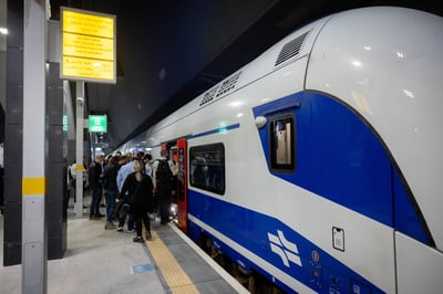 אדם הלוקה בנפשו נמצא סמוך למסילה ברכבת ת"א
