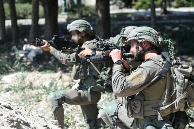 כוחות של צה"ל פועלים במחנה עקבת ג'אבר