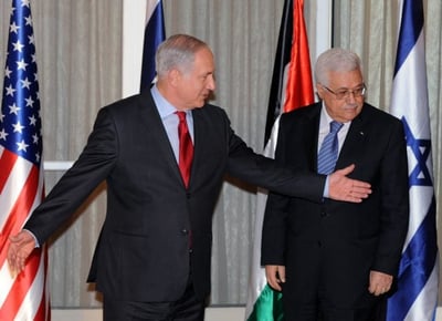 דגל פלסטין בבית ראש הממשלה. פגישת נתניהו ואבו מאזן (עמוס בן גרשום, לע"ם)