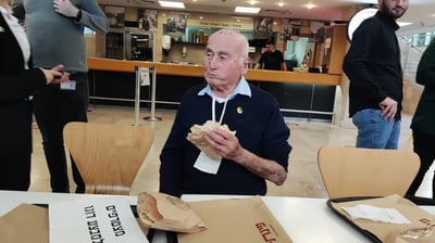 מבצע דוגו הגיע לכנסת: אוכלים פלאפל כניצחון על הנאצים