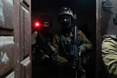 צפו: כוחות צה"ל עצרו מספר מבוקשים ברחבי יו"ש