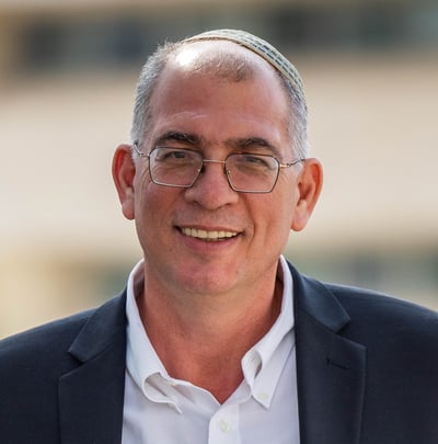 תחת אבי מעוז: הג'וב החדש של ניר אורבך