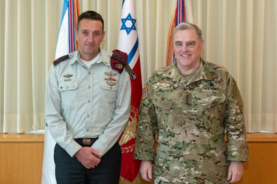 ראש הצבא האמריקני נחת בישראל ויפגש עם הרמטכ"ל