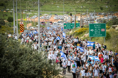 בנוכחות שרים וח"כים: אלפי בני אדם צועדים לאביתר