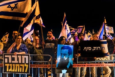 מחאה נגד הרפורמה המשפטית. סוגיה חשובה ליד אחת, היד השנייה חייבת להתעסק בביטחון