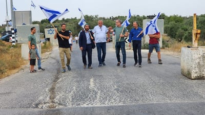 צפו: בנימין הורגן וצבי סוכות איישו את המחסום בחרמש