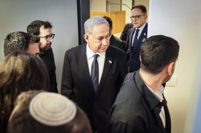 נתניהו בבית המשפט באפריל השנה (צילום תומר אפלבויים\פלאש90)