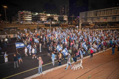 קשה להכריע אם יש מקום במחאה גם לחסימת כבישים. מחאה באיילון