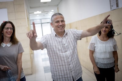 אחרי ההטרלה שהטריפה את המחאה: דרישה לחקור את ינון מגל