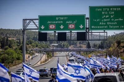 48 שעות להכרעה: עשרות אלפים מפגינים מול הכנסת
