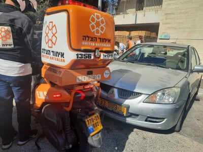 גילה: צעיר בשנות ה-20 לחייו נמצא מת ליד רכב