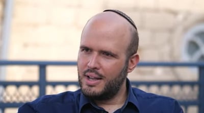 העיתונאי הסרוג: התקשורת תקעה לי סכין בגב