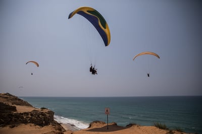 נתניה: מצנח רחיפה התרסק בטיילת, שתיים נפצעו בינוני