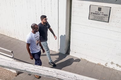 משפחת אדנה בביקורת: "האמת לא נר לרגליה"