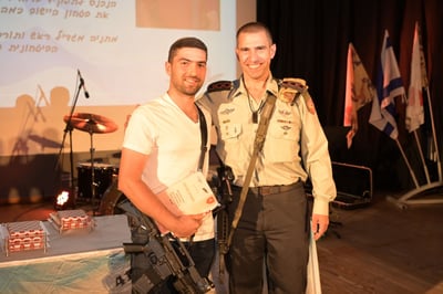 בוגרי ישיבת ההסדר קיבלו אות רבש"צ מצטיין חטיבתי
