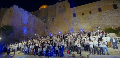איך חוגגים בסוכות? עם תלבושות, חצוצרות ו-800 לוויים