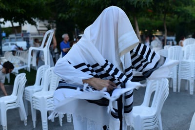 בקפלן מותר, לתפילה אסור: 'ראש יהודי' עתרו נגד עיריית ת"א