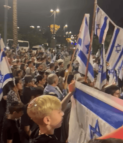 הלב איתכם: אלפים מלווים את אופיר ירוחין, צפו