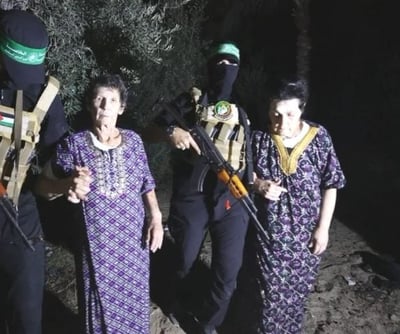 קופר וליפשיץ בדרכן לאמבולנס
