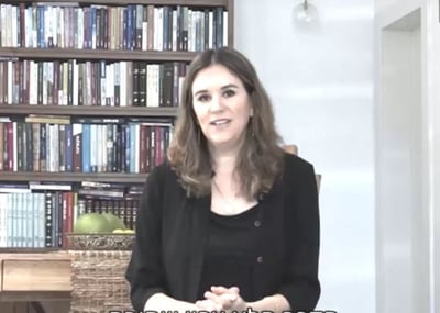 אמילי עמרוסי: להיות אמא בזמן מלחמה. צפו